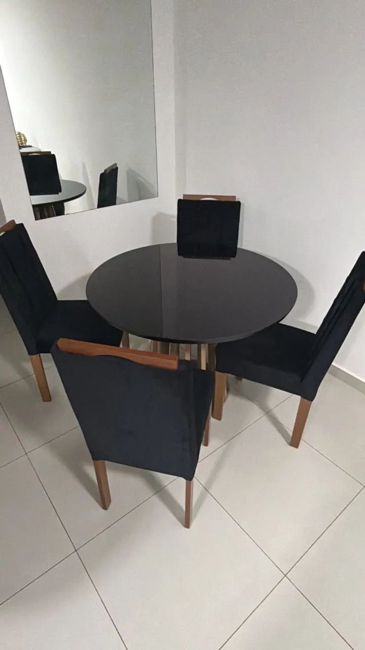Mesa de Jantar redonda com 4 cadeiras  - Foto 4