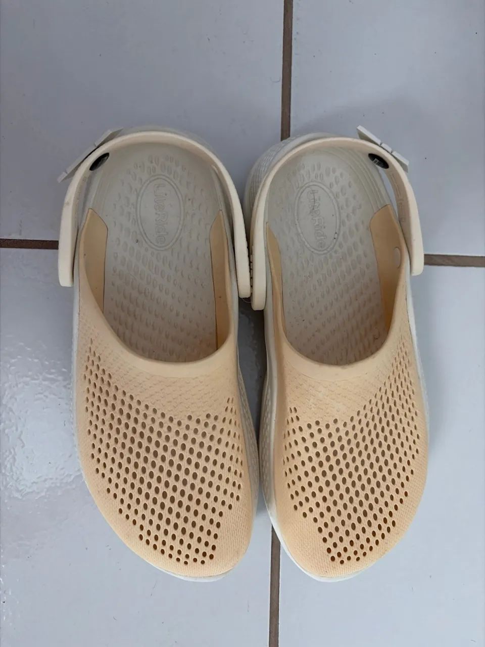 Crocs amarelinha original  - Foto 5
