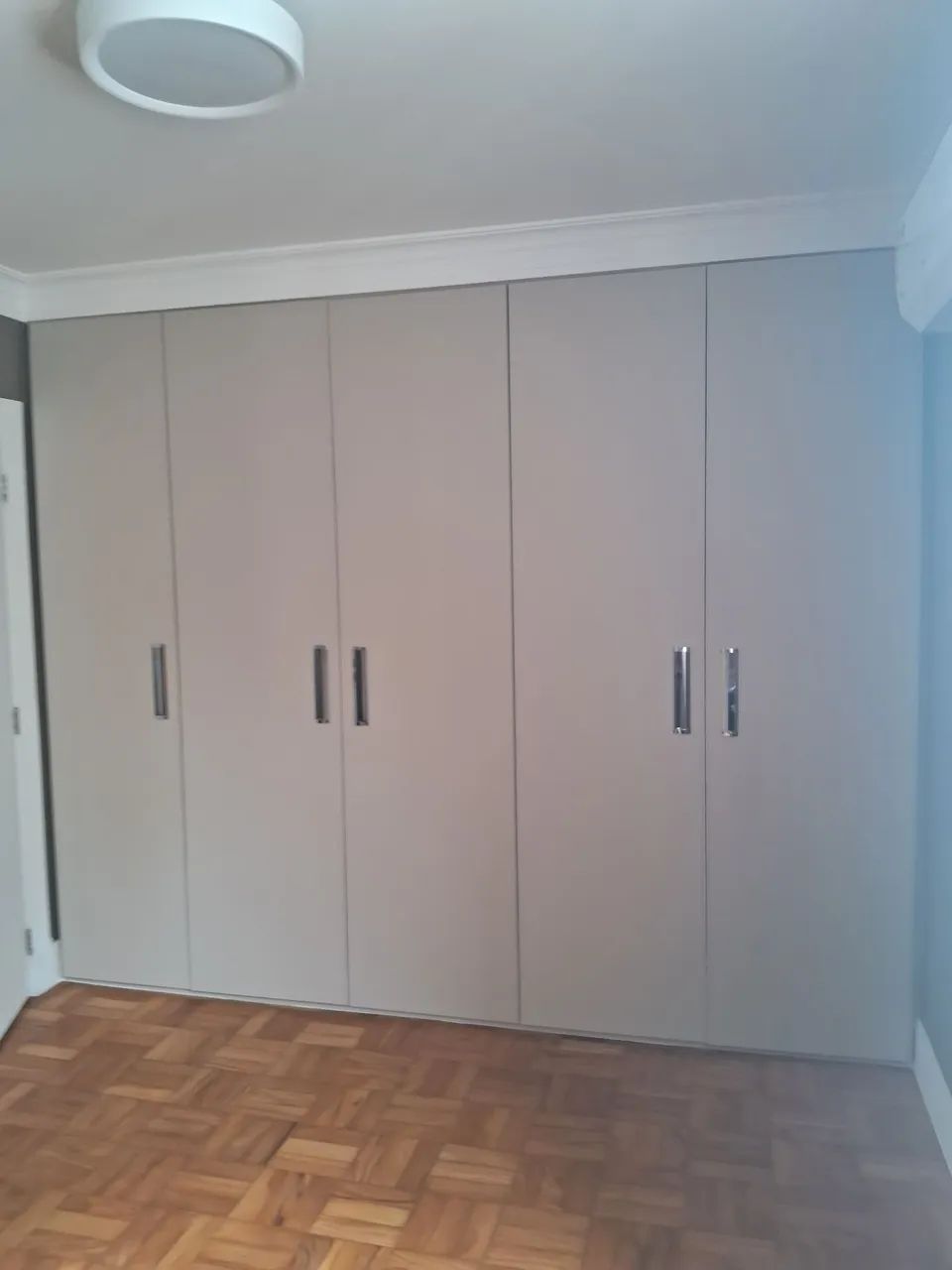 Revestimento decorativo guarda roupas antigo