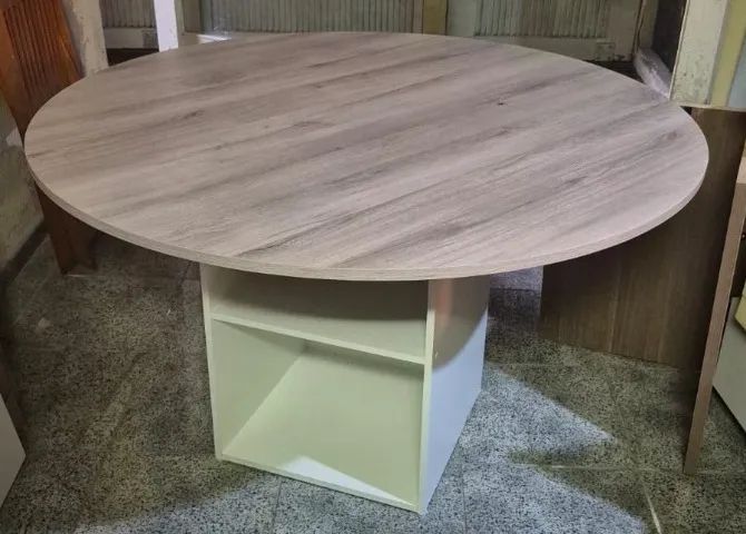 Mesa de escritório Reunião Redonda 4 Lugares Pé estante - 75A X 130L - Perfeito estado