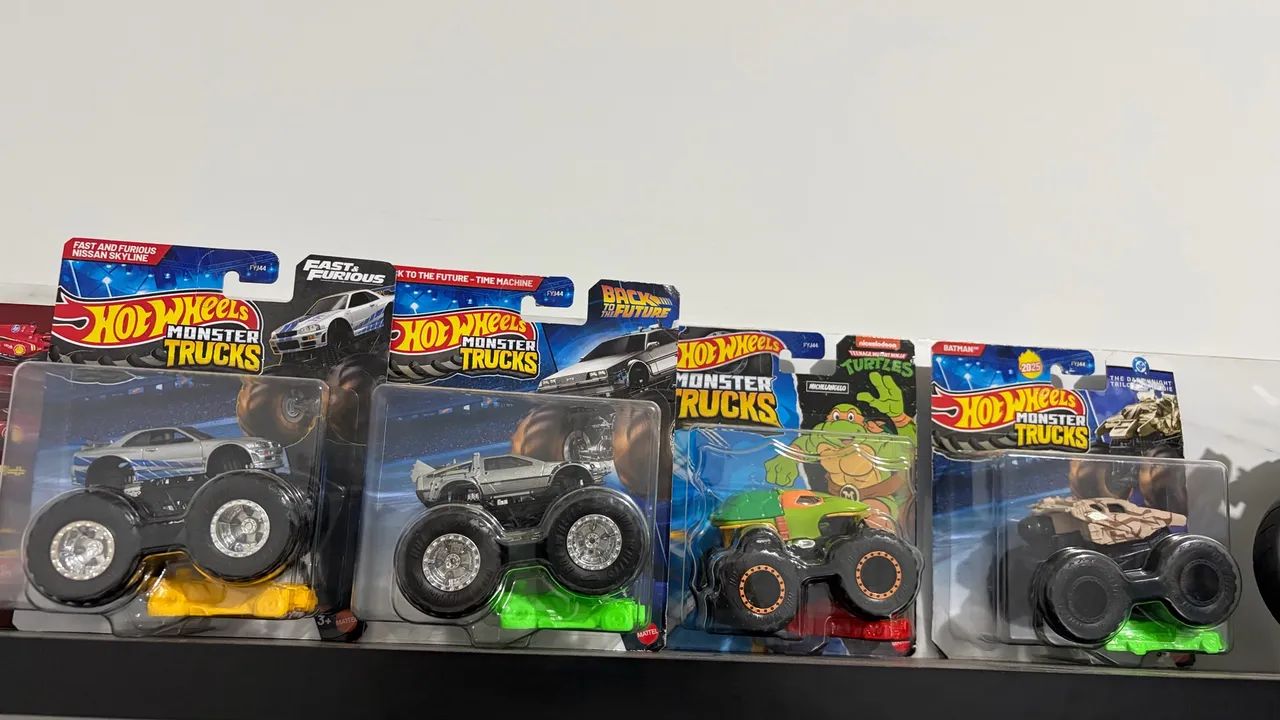 Monster truck Hotwheels. 