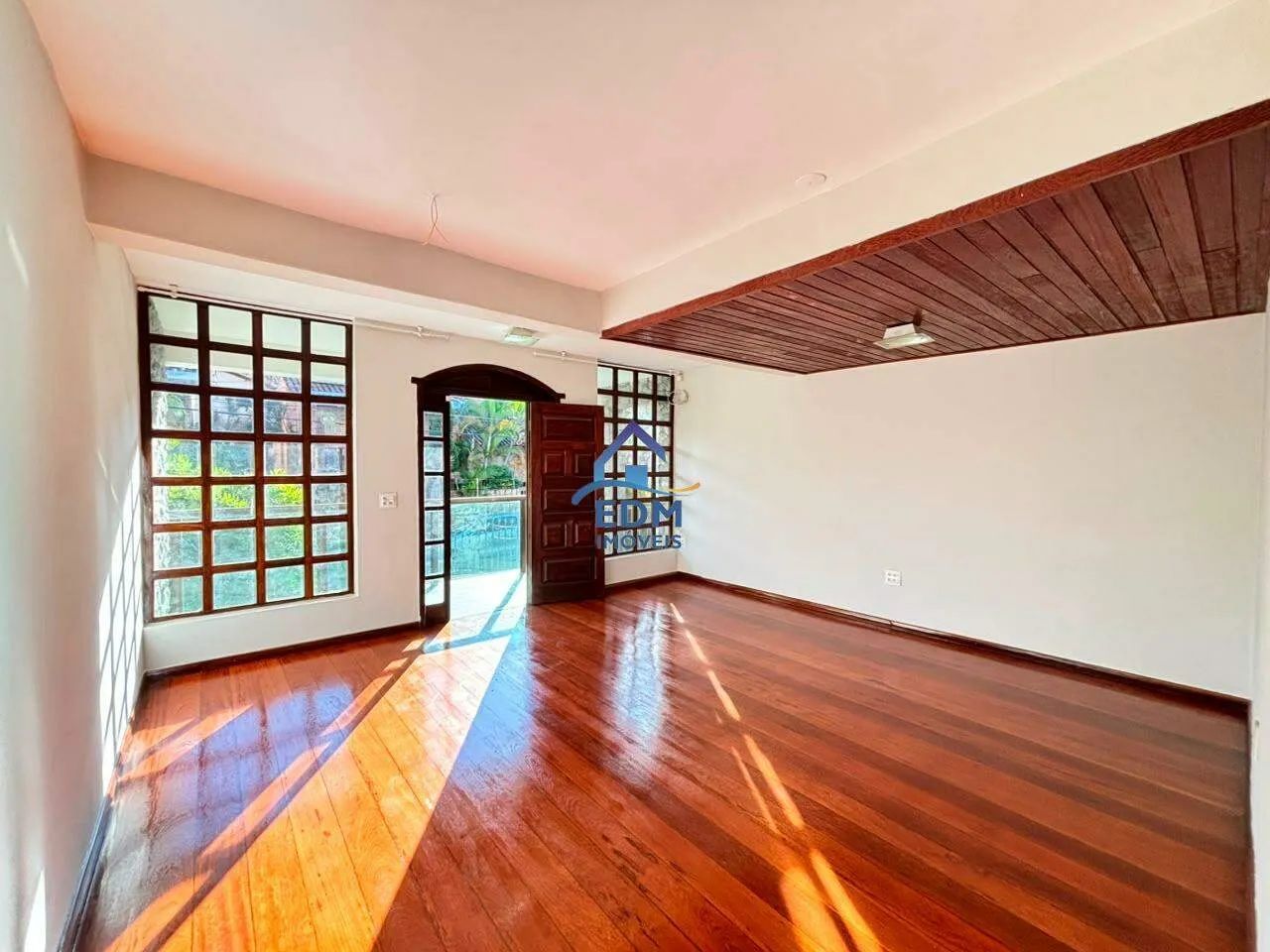 Casa ampla com 3 quartos no Caiçara, BH. - Foto 4