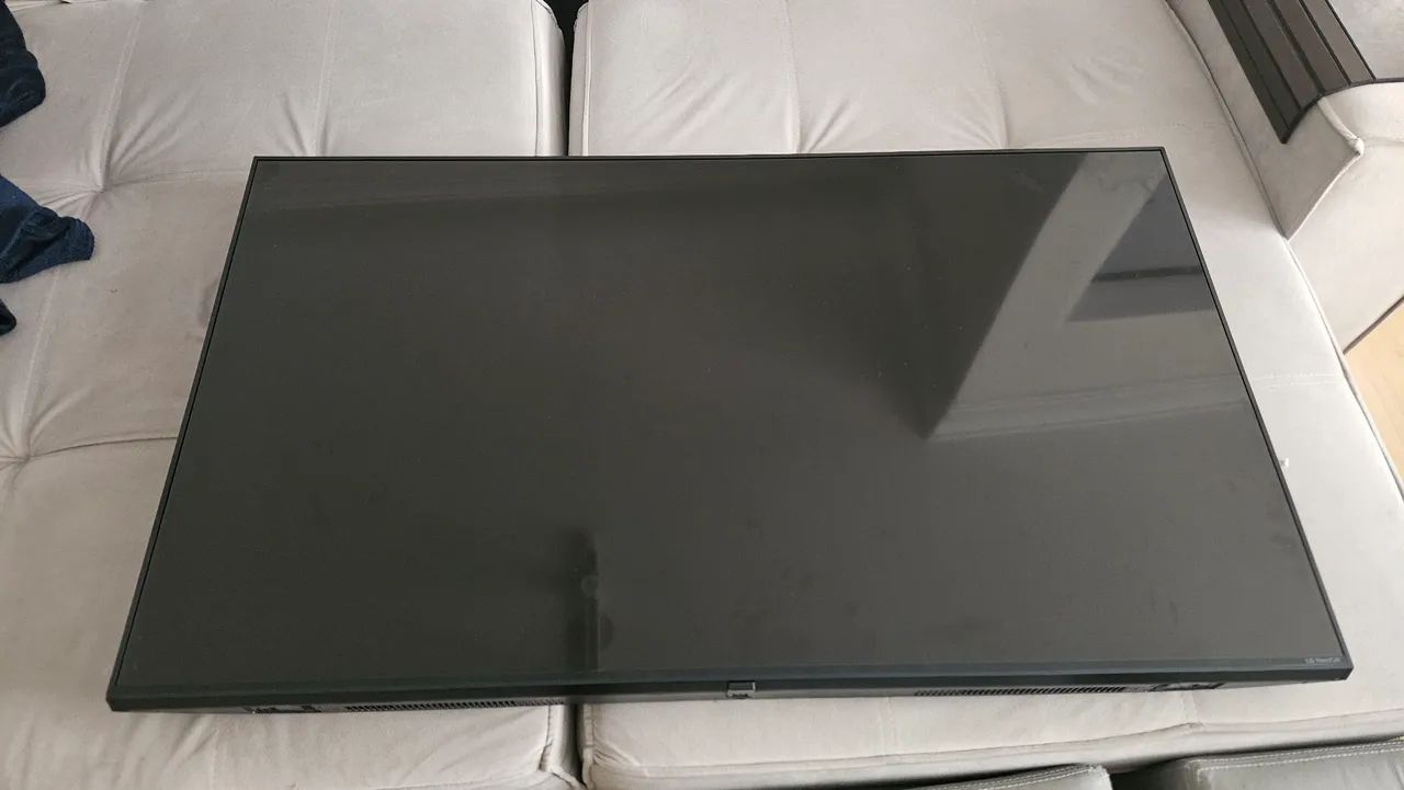 TV LG 50 polegadas com suporte articulado