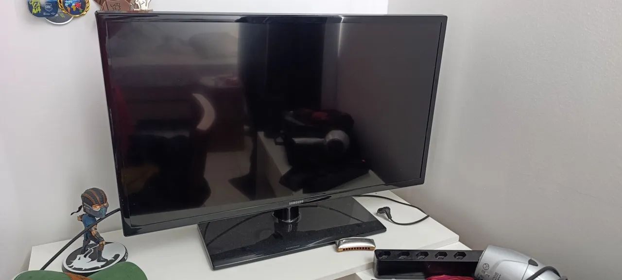 Samsung UN32F4200AG é uma TV LED de 32 polegadas com resolução HD modelo UN32F4200AG
