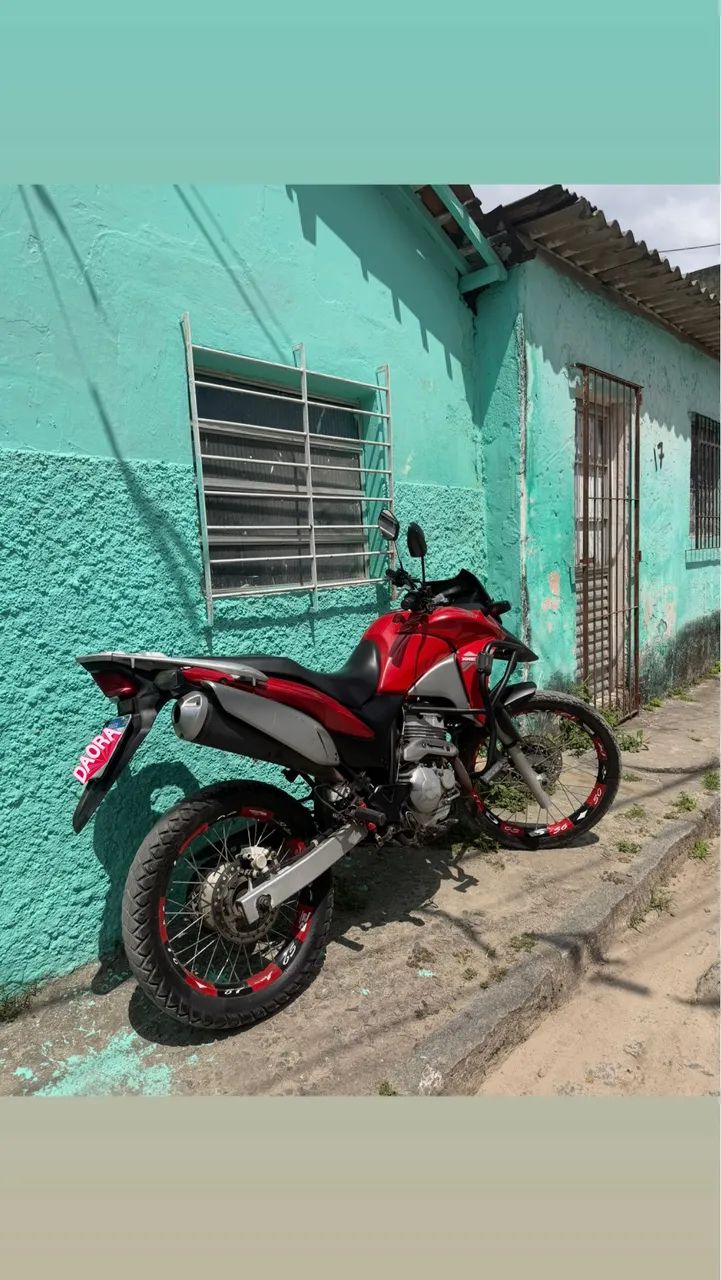 XRE 300 VERMELHA 2011