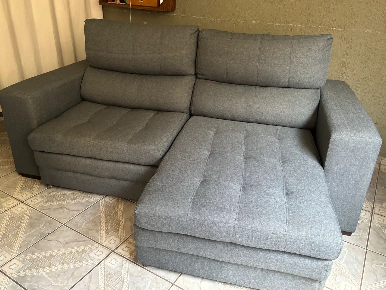 Sofá retrátil em excelente estado 