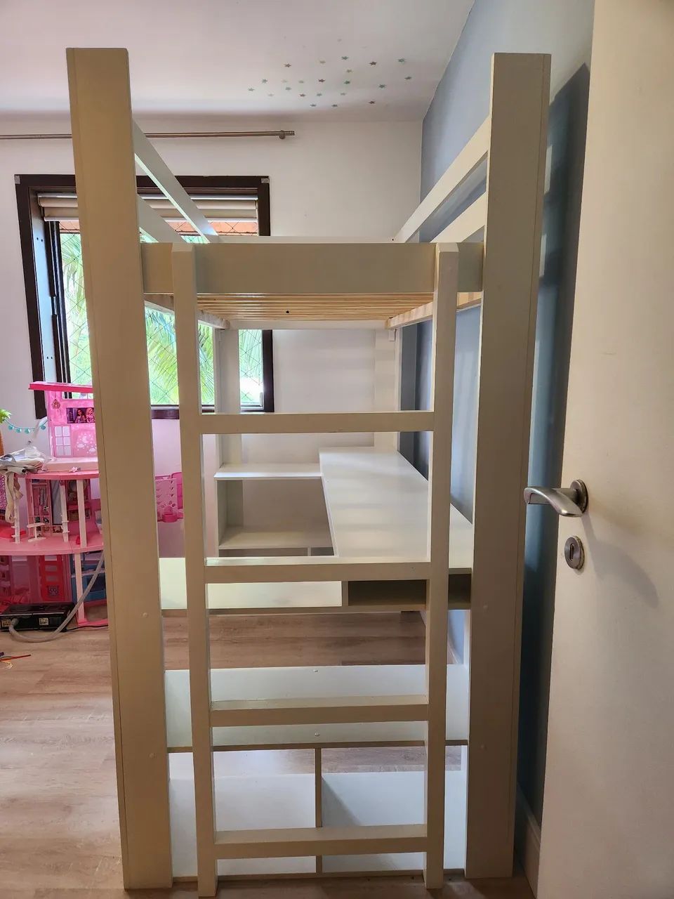 Beliche / Cama Elevada com Escrivaninha 