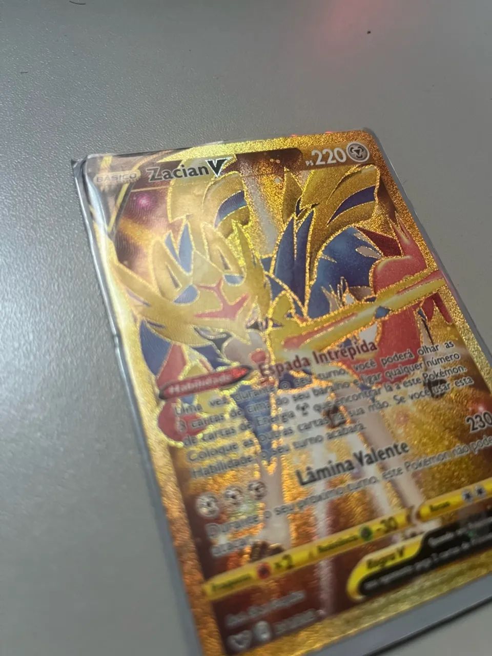 Carta Pokémon Zacian V Dourada - Foto 3