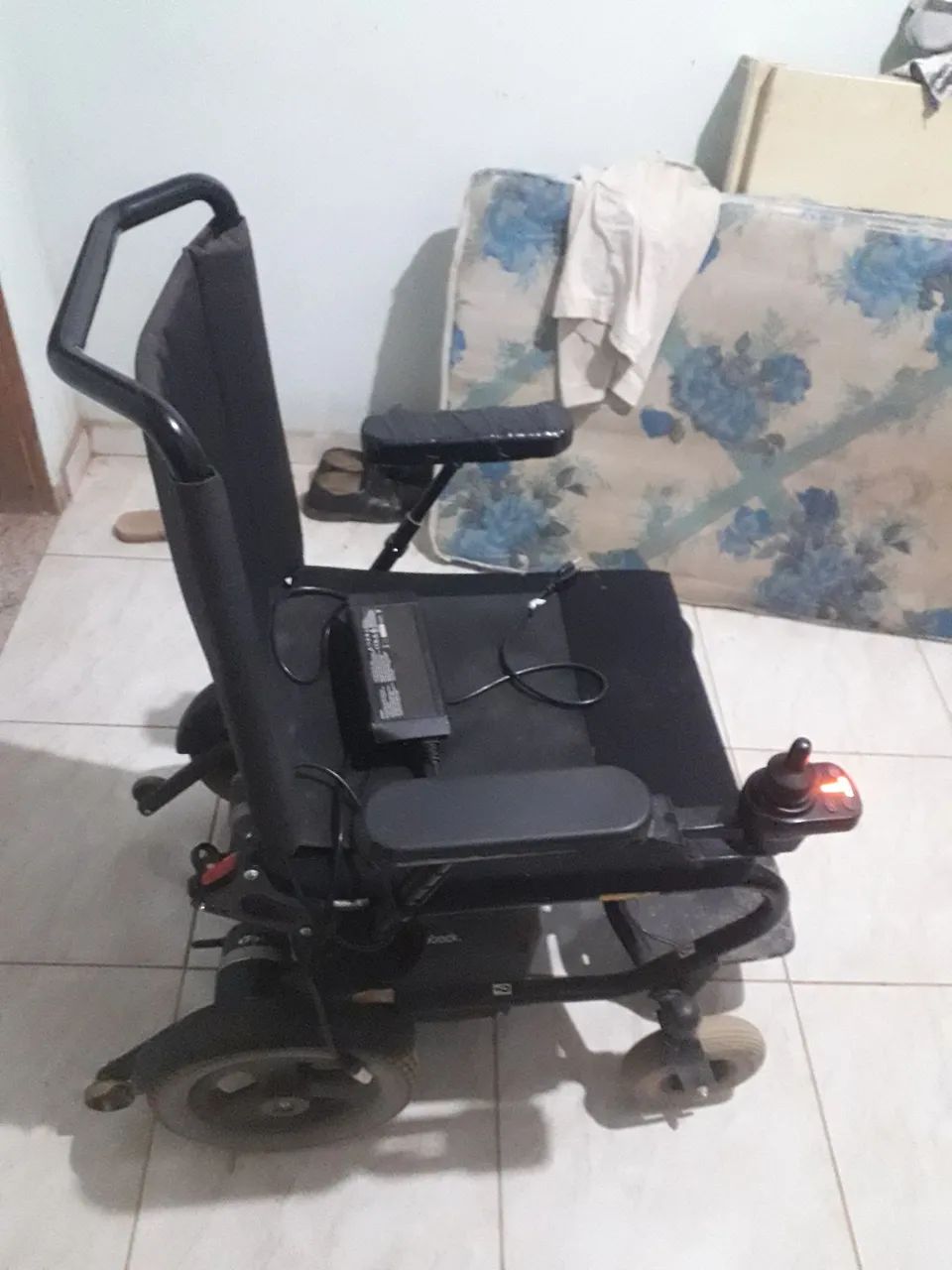 Cadeira de rodas  elétrica  - Foto 2