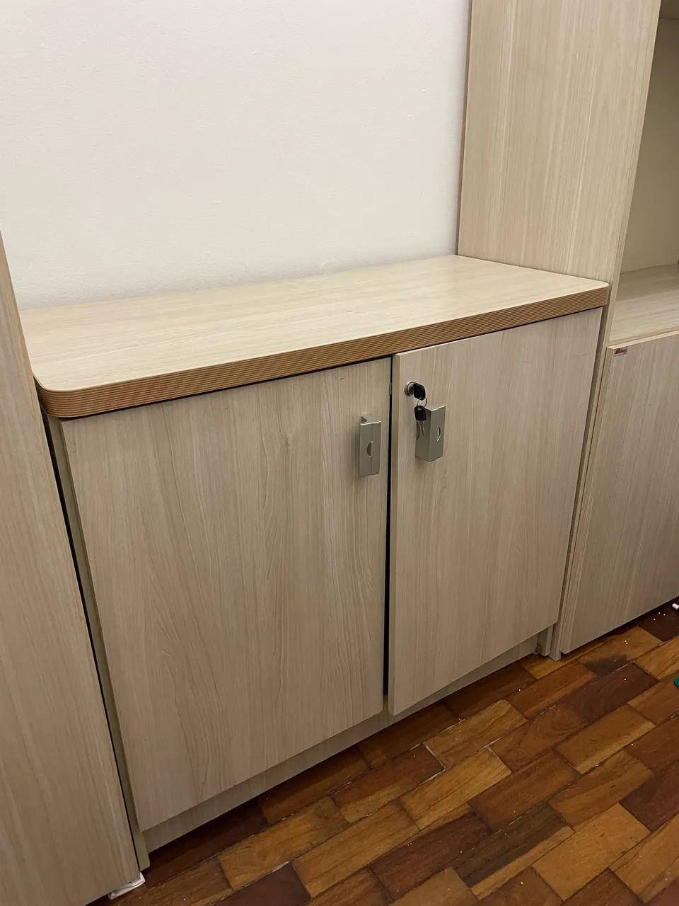 Conjunto escritório em MDF bege 
