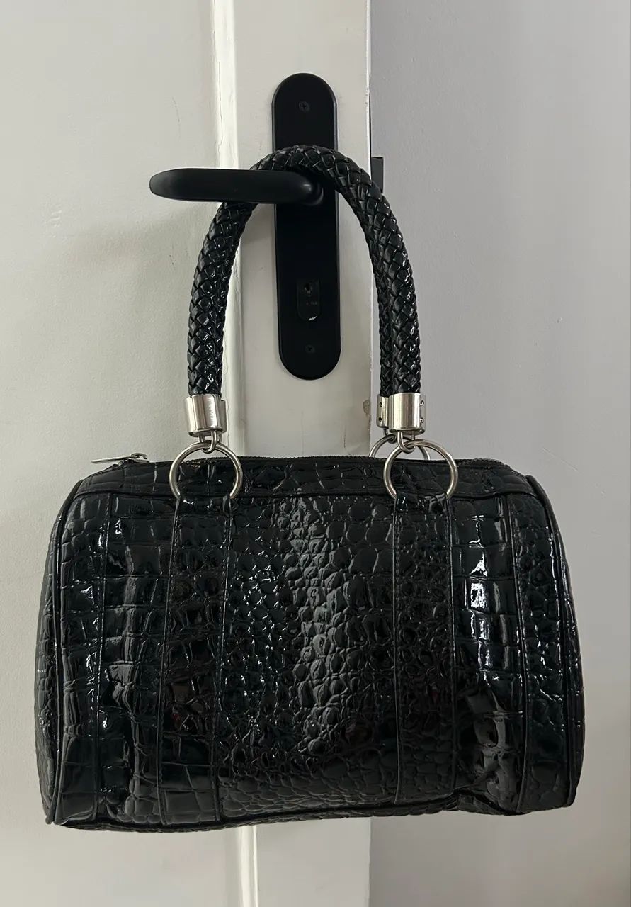 Bolsa preta brilhosa  - Foto 5