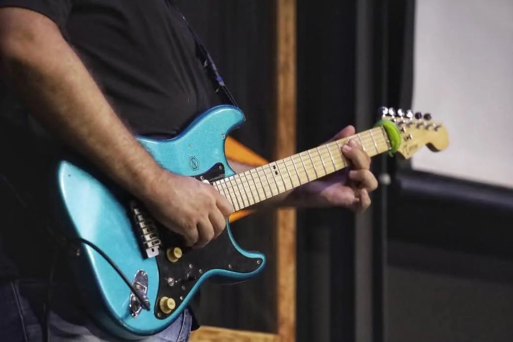 Aulas Violão, guitarra, ukulele, setup, prática de bandas - Foto 4