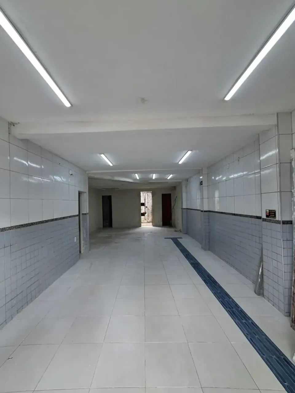 ALUGA - PREDIO COMERCIAL - MONTESE - MELHOR DA AV. GOMES DE MATOS -
