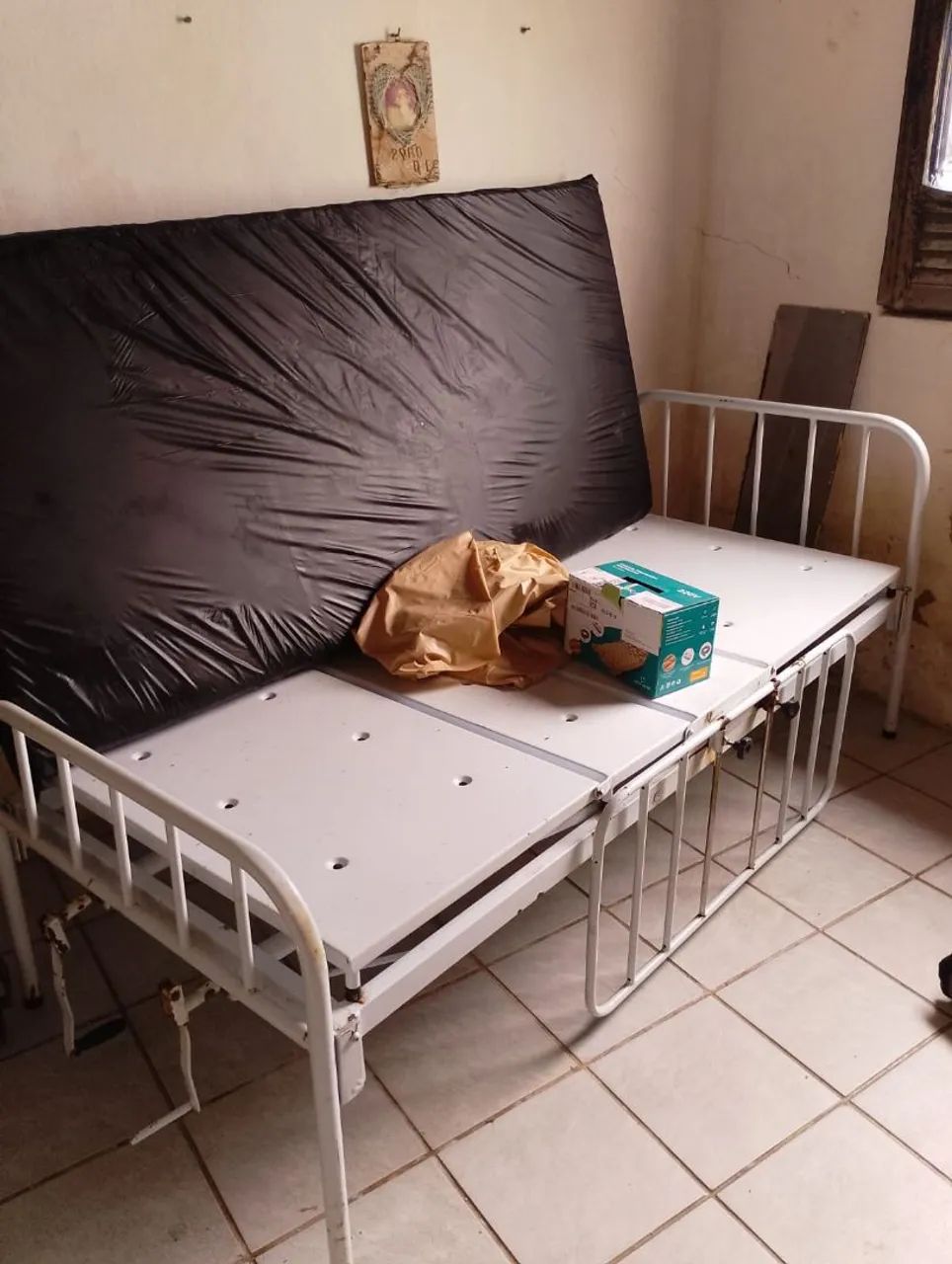 Cama e cadeiras de banho e roda 