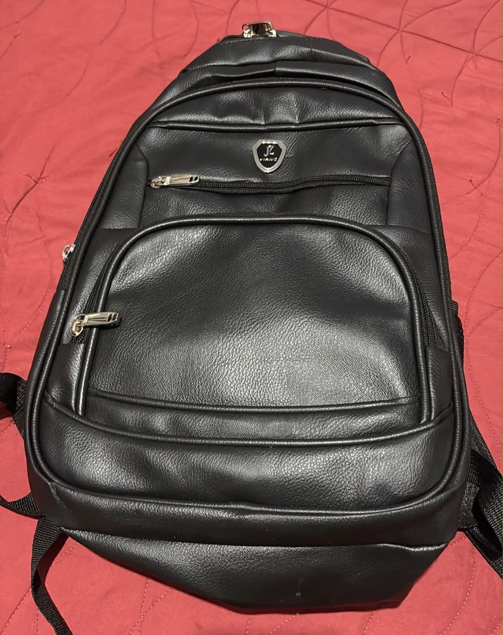 Mochila de Couro média Preta, com  Bolso para Notebook  - Foto 5