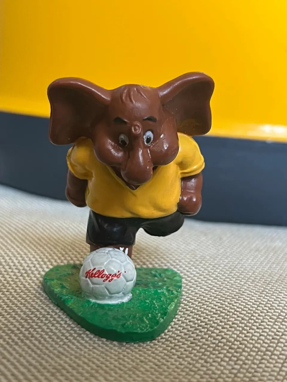 Elefante Kelvin Kellogs colecionável copa anos 90