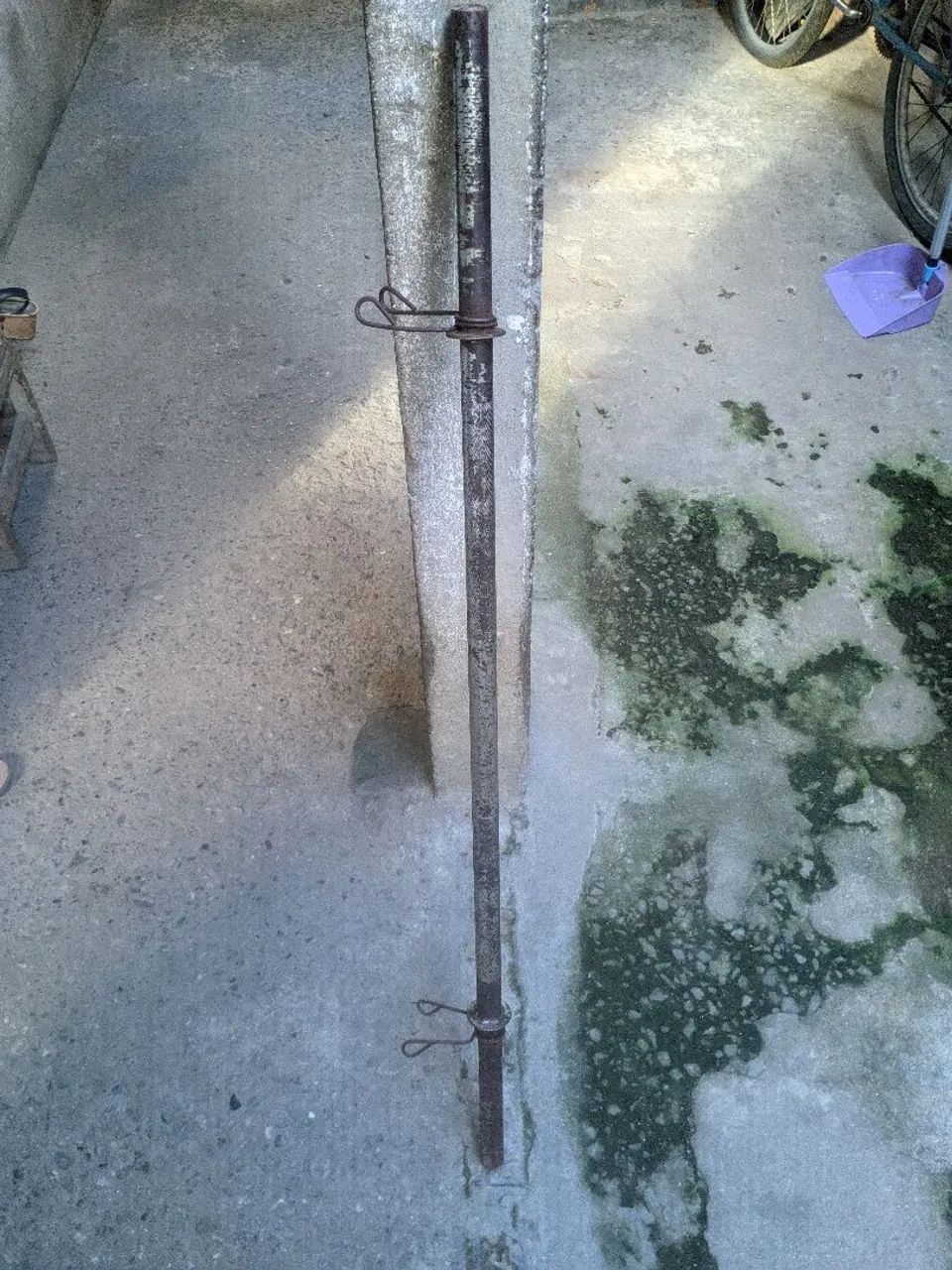Barra maciça 120cm + 2 anilhas de 4Kg - Foto 2