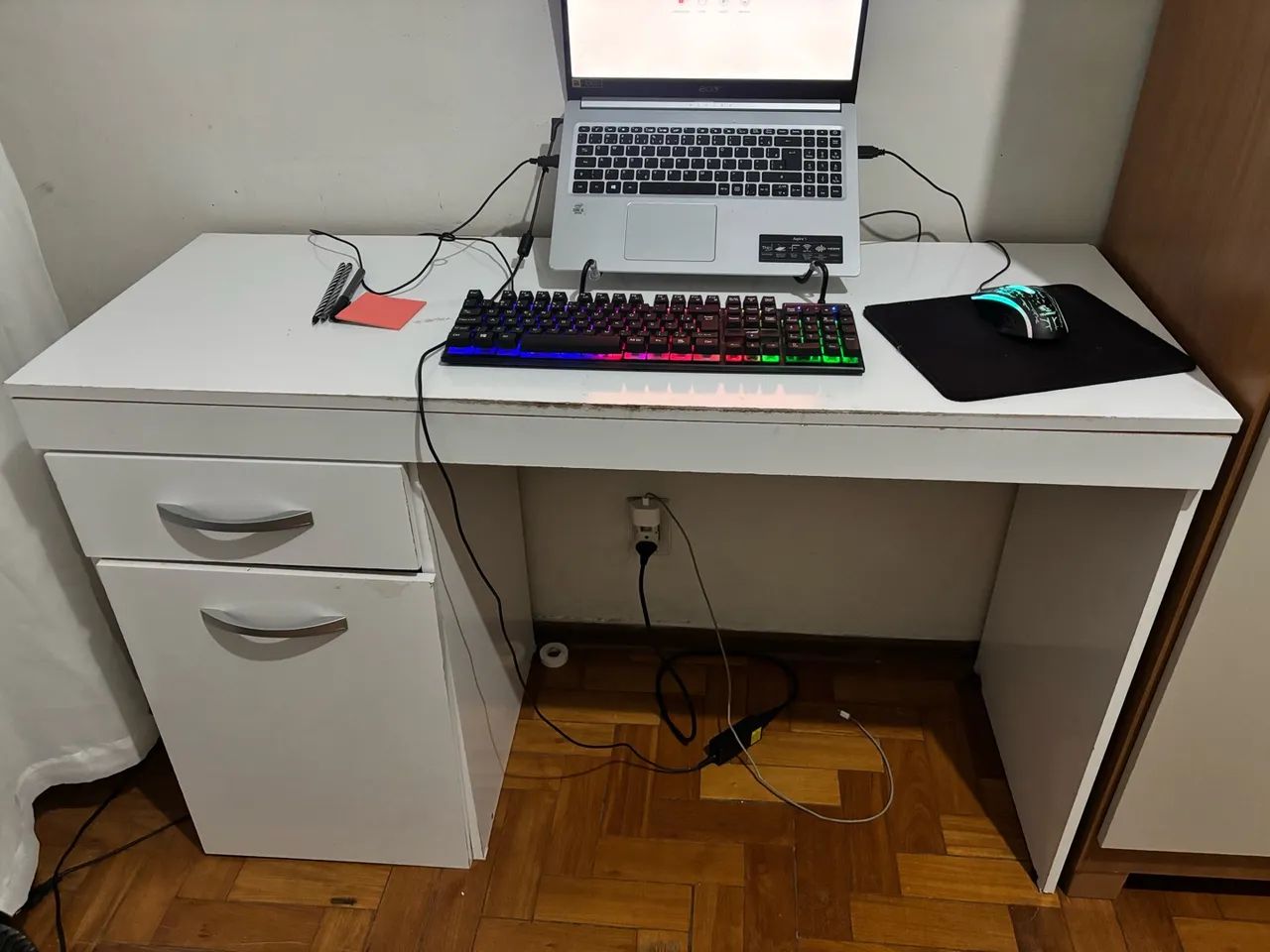 escrivaninha 1 gaveta e 1 porta branco semi nova  - Foto 3
