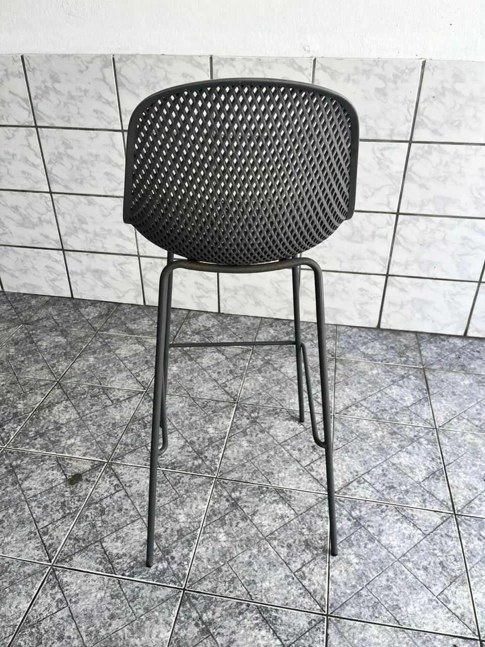 ACEITO OFERTA!!! Cadeira alta cinza TOK STOK  - Foto 3