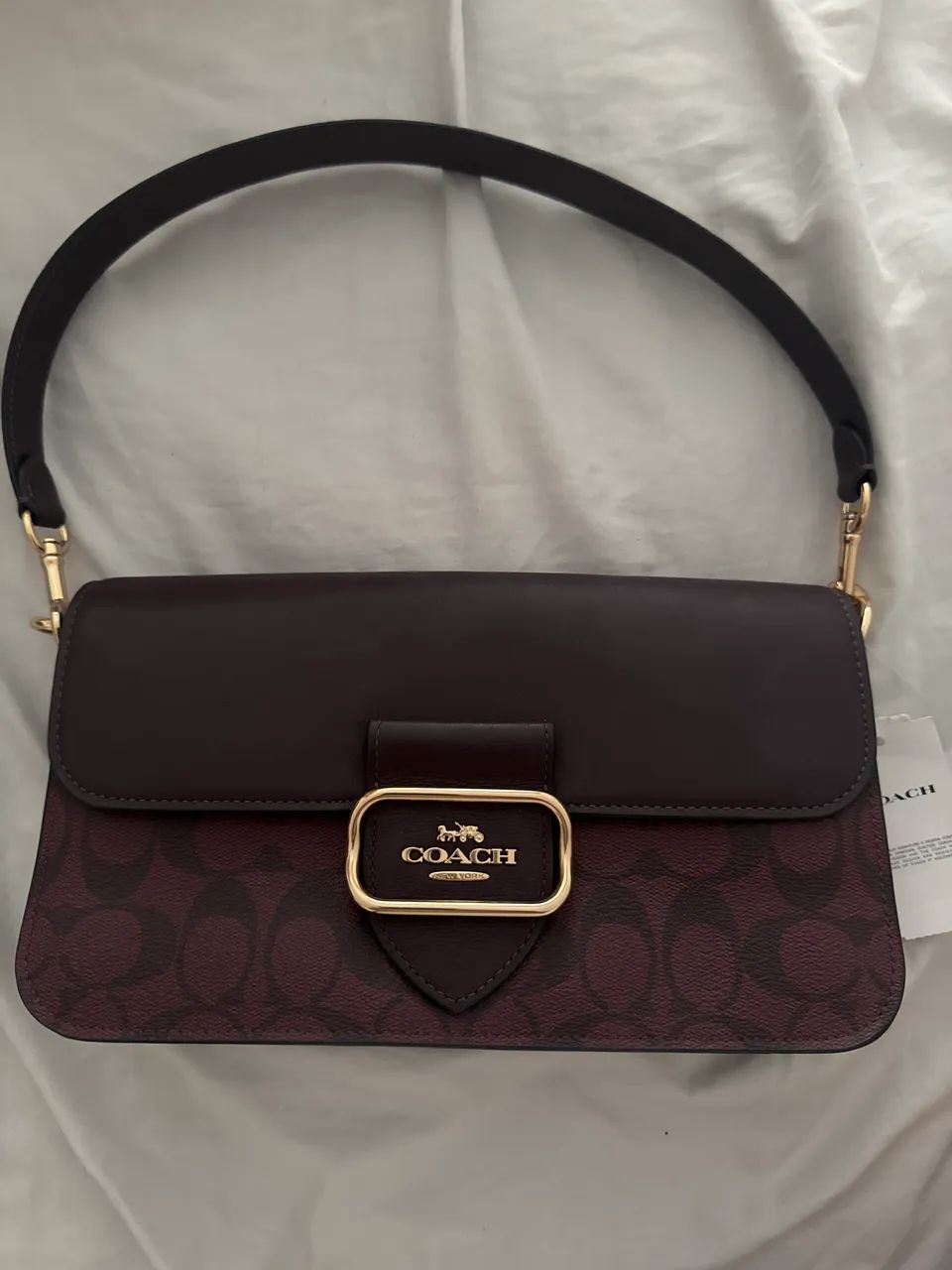 Bolsa Coach com duas alças - Cor da Coleção exclusiva 