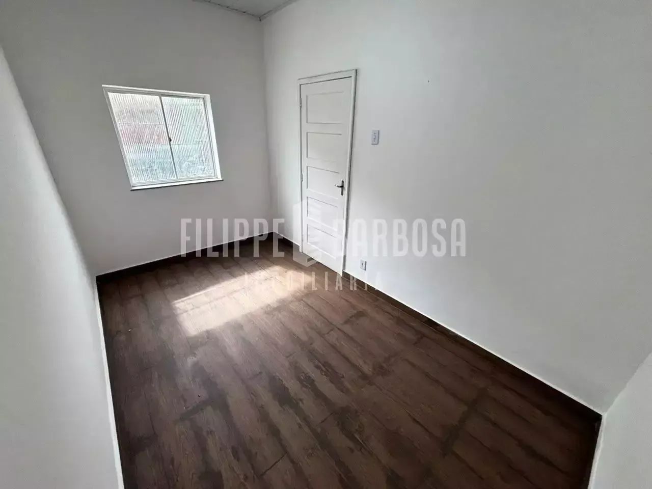 CASA LINEAR - 2 QUARTOS - QUINTAL - TODA REFORMADA - Foto 5