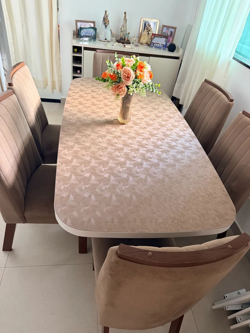 Mesa de jantar com 6 cadeiras estofadas  - Foto 3
