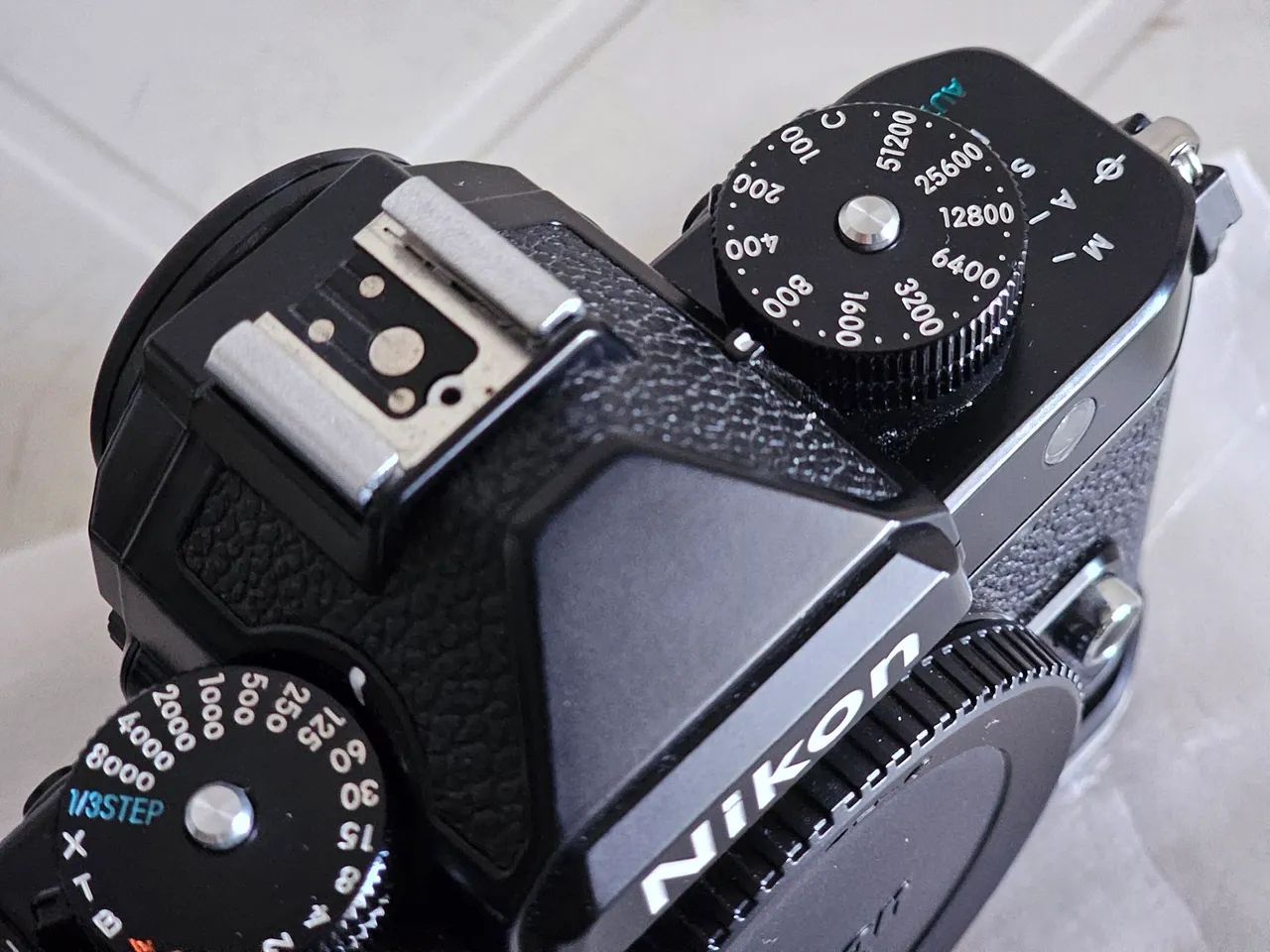 Nikon ZF + Grip + Cartão Micro SD - Apenas 27 k - como nova