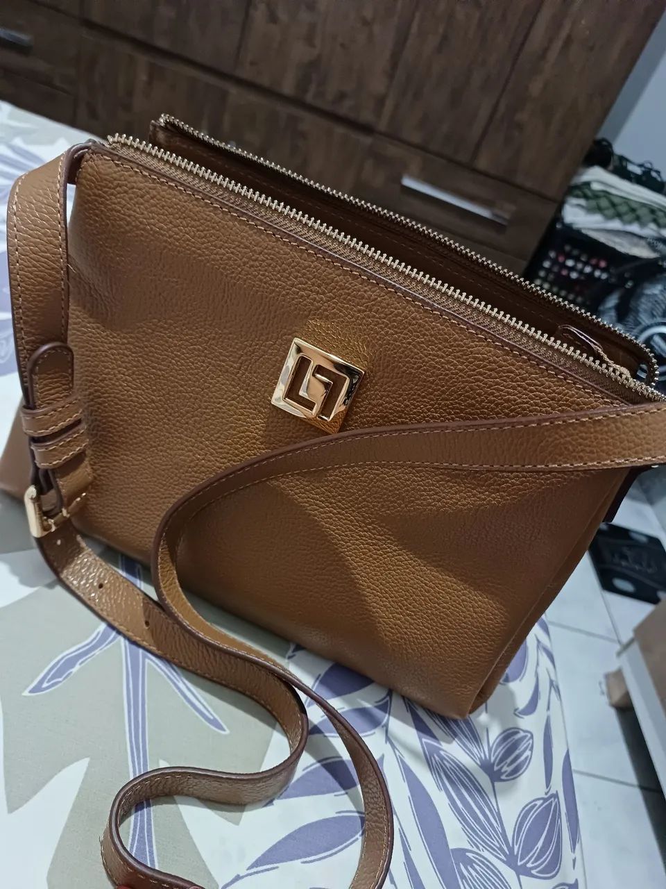 Bolsa em couro seme nova - Foto 3