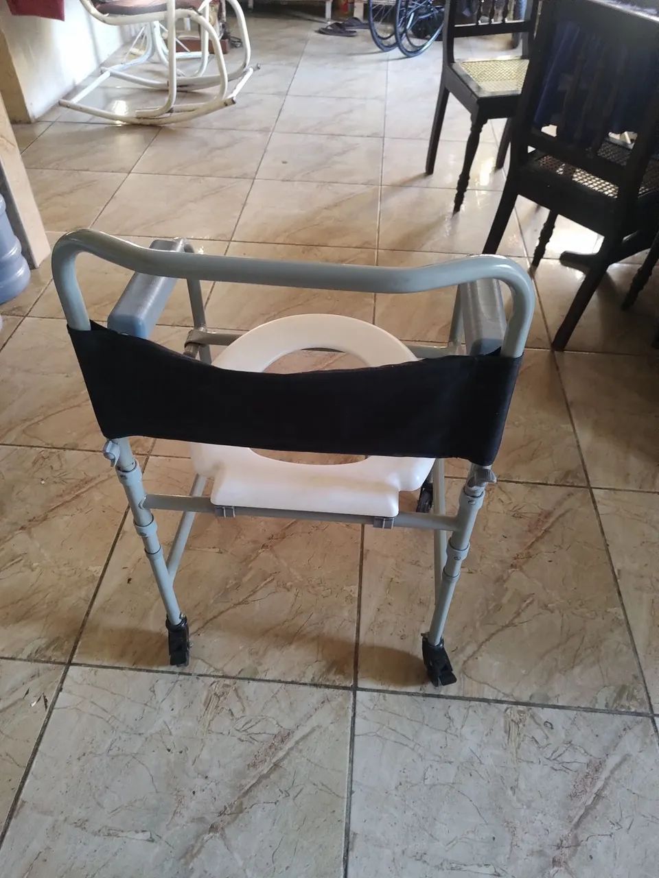 Vende se cadeira de banho - Foto 2