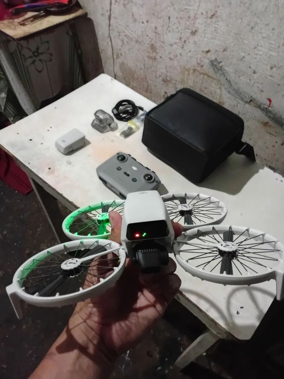 Drone dji flip com 2 baterias e beg de transporte novinho - Foto 2