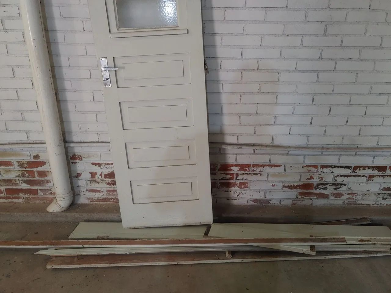 Vendo porta maciça. 60 cm de largura por 2.05 de altura  - Foto 3