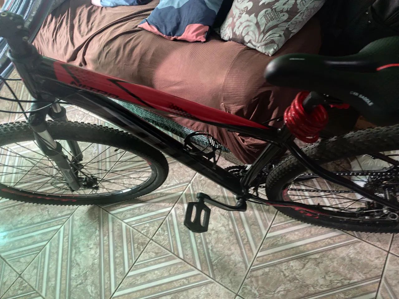 Bicicleta Rin 29 marca Lotus feio de disco e marcha Shimano tem pouco uso 