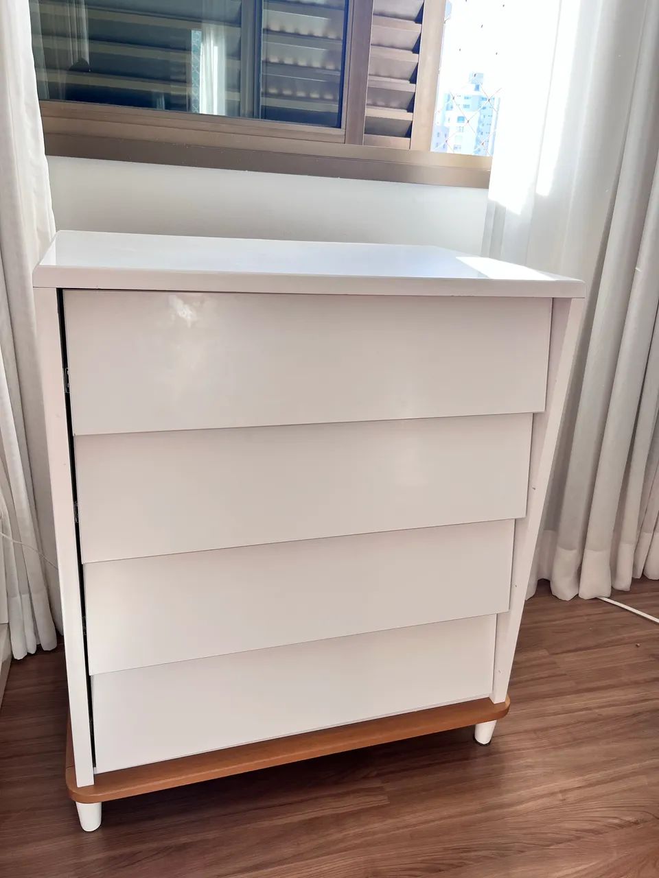 Cômoda 4 Gavetas - Cor Branca super conservada! 