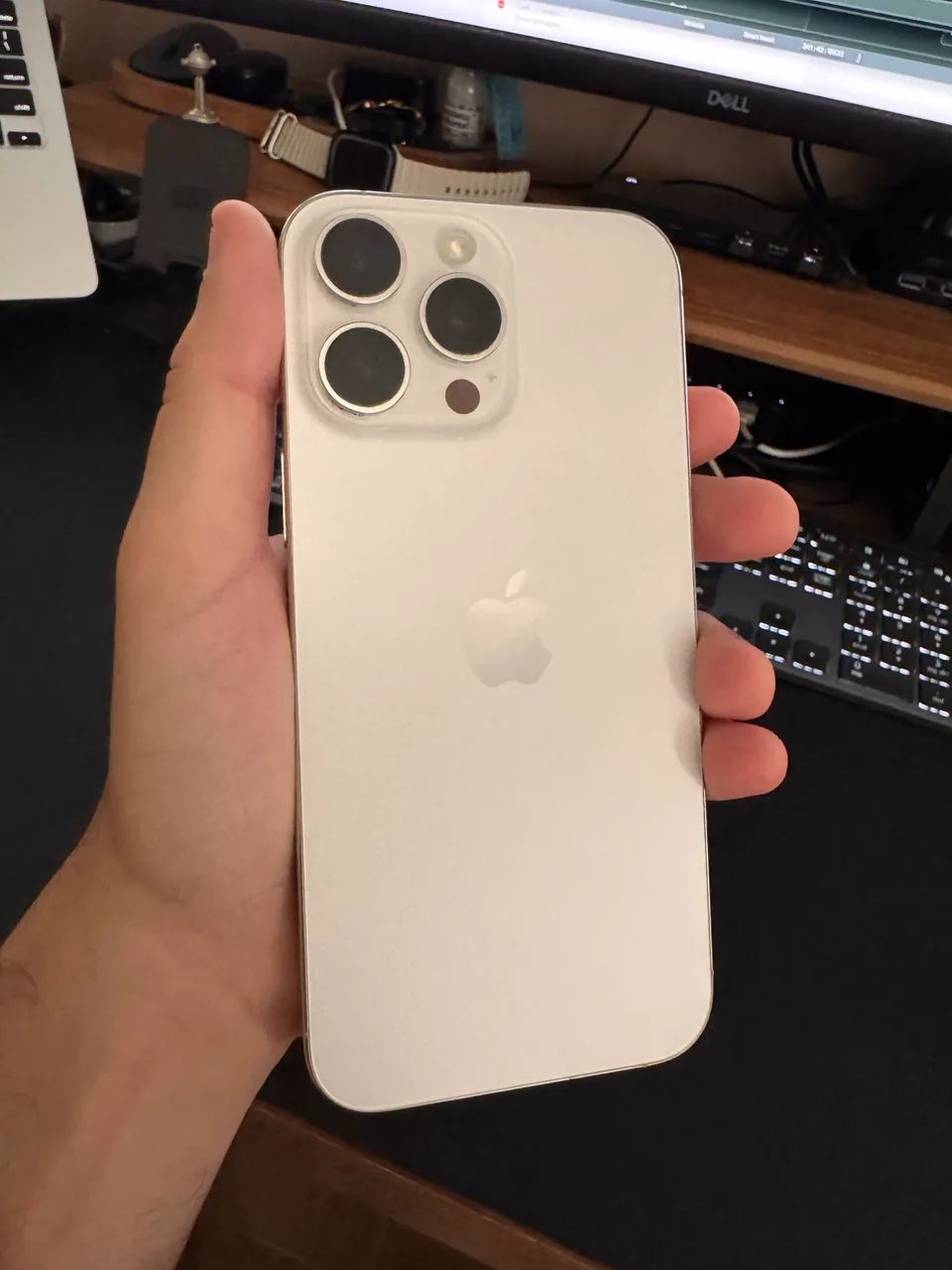 iPhone 16 Pro Max 256Gb White Titanium - Celulares e Smartphones