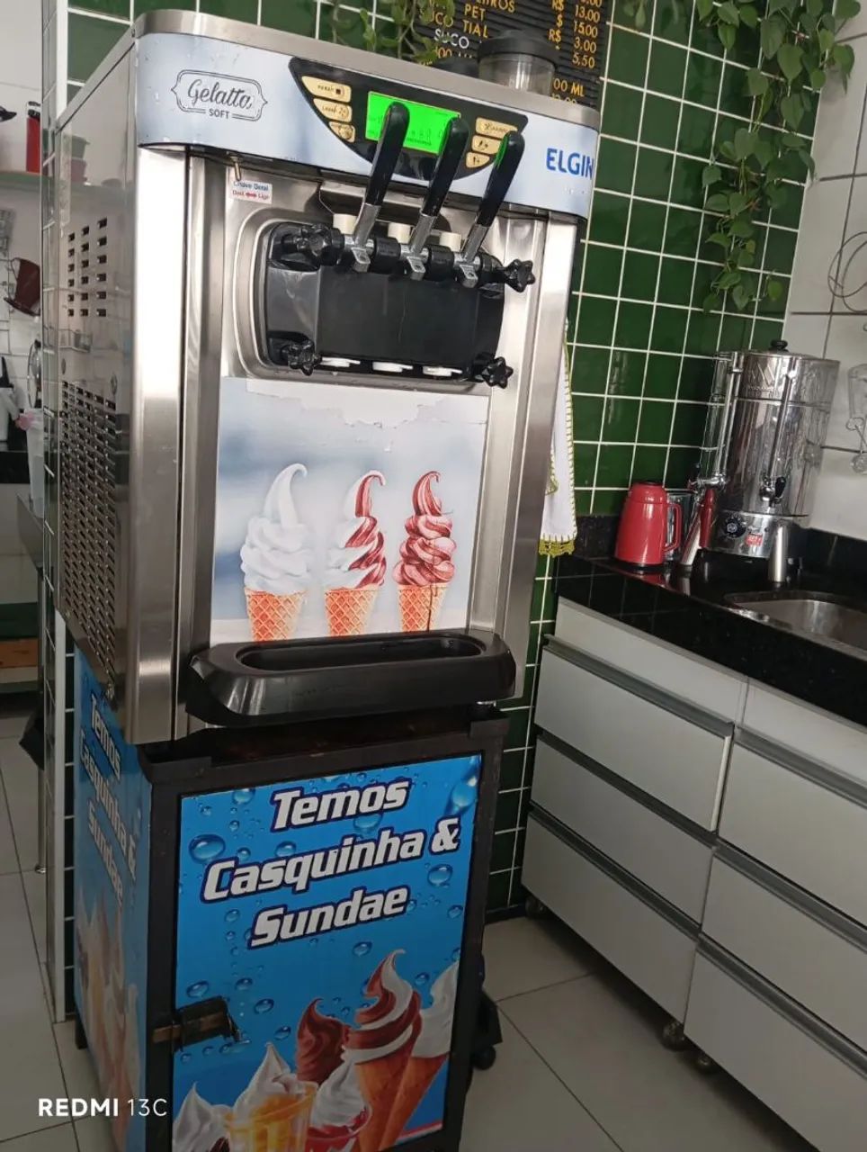 Máquina de sorvete praticamente nova !!!