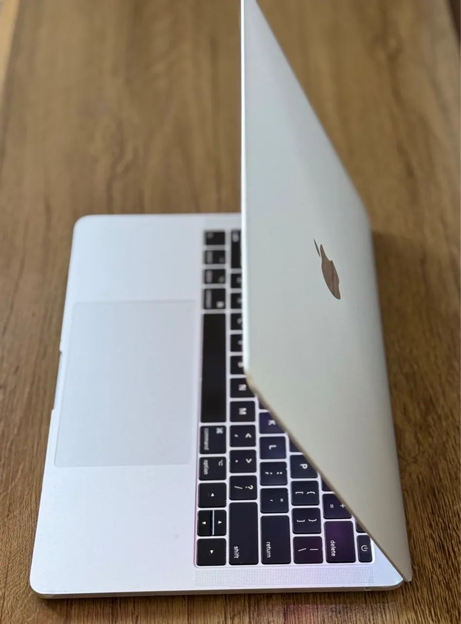 MacBook Pro 2017 Silver (16gb ram - SSD 256gb