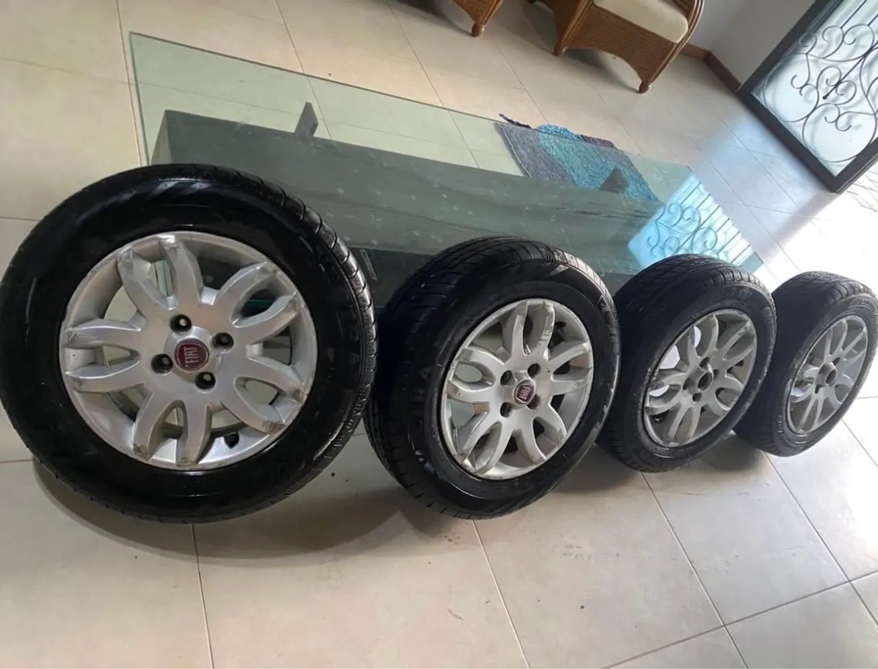 Roda 14 Fiat Doblo + 4 pneus excelente estados - Foto 2