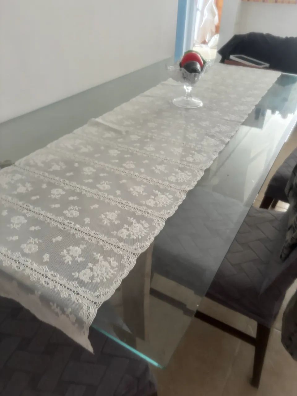 Mesa de vidro, perna de Mármore com 4 cadeiras - Foto 2