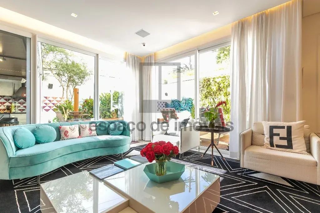 Casa em Condominio com jardim, piscina e academia