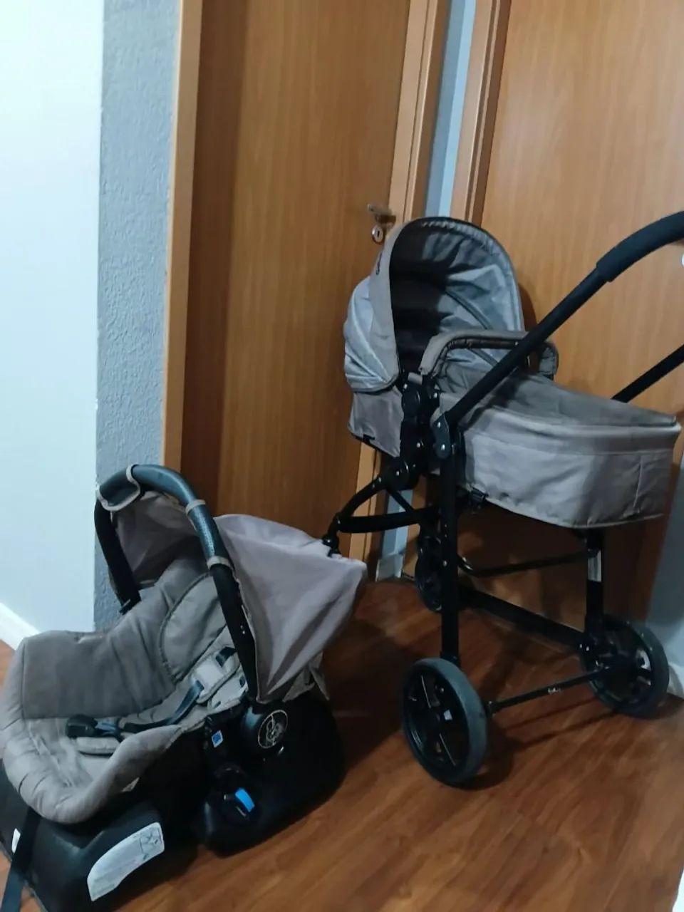 Carrinho de Bebê com Moisés + cesta encaixavel 
