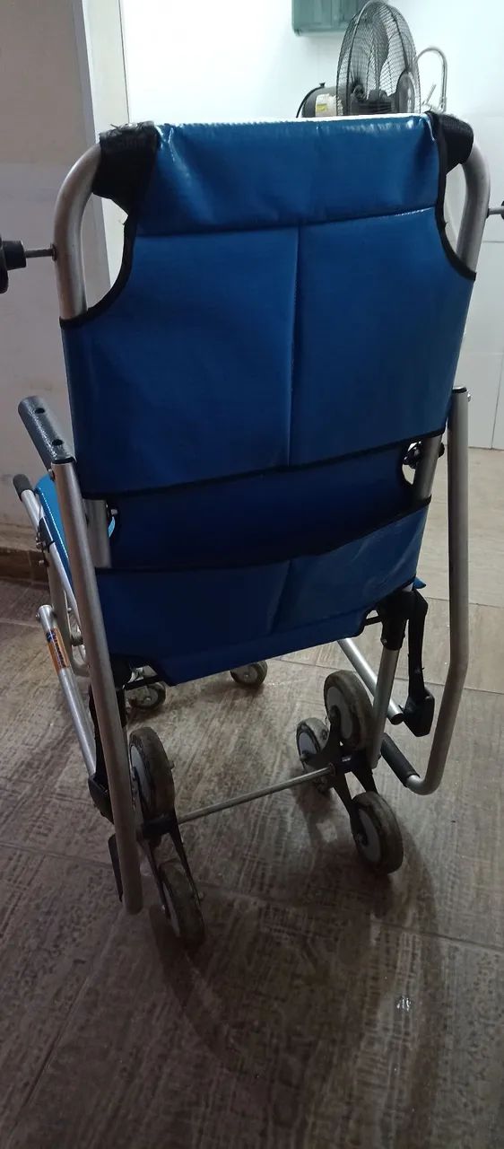 Cadeira de rodas para subir escada - Foto 3