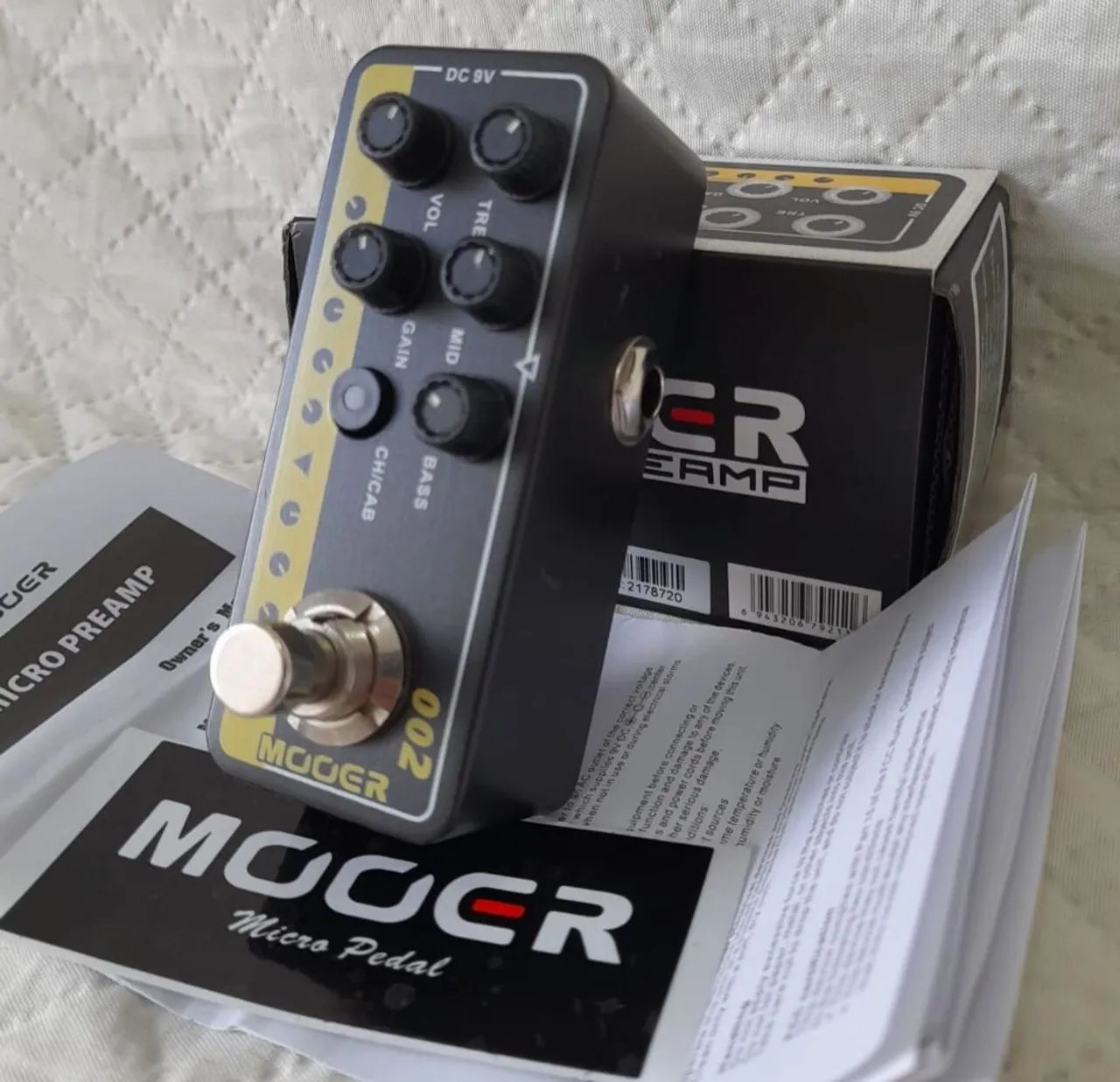 Pedal Mooer 002 UK Gold 900 micro pré-amplificador baseado no