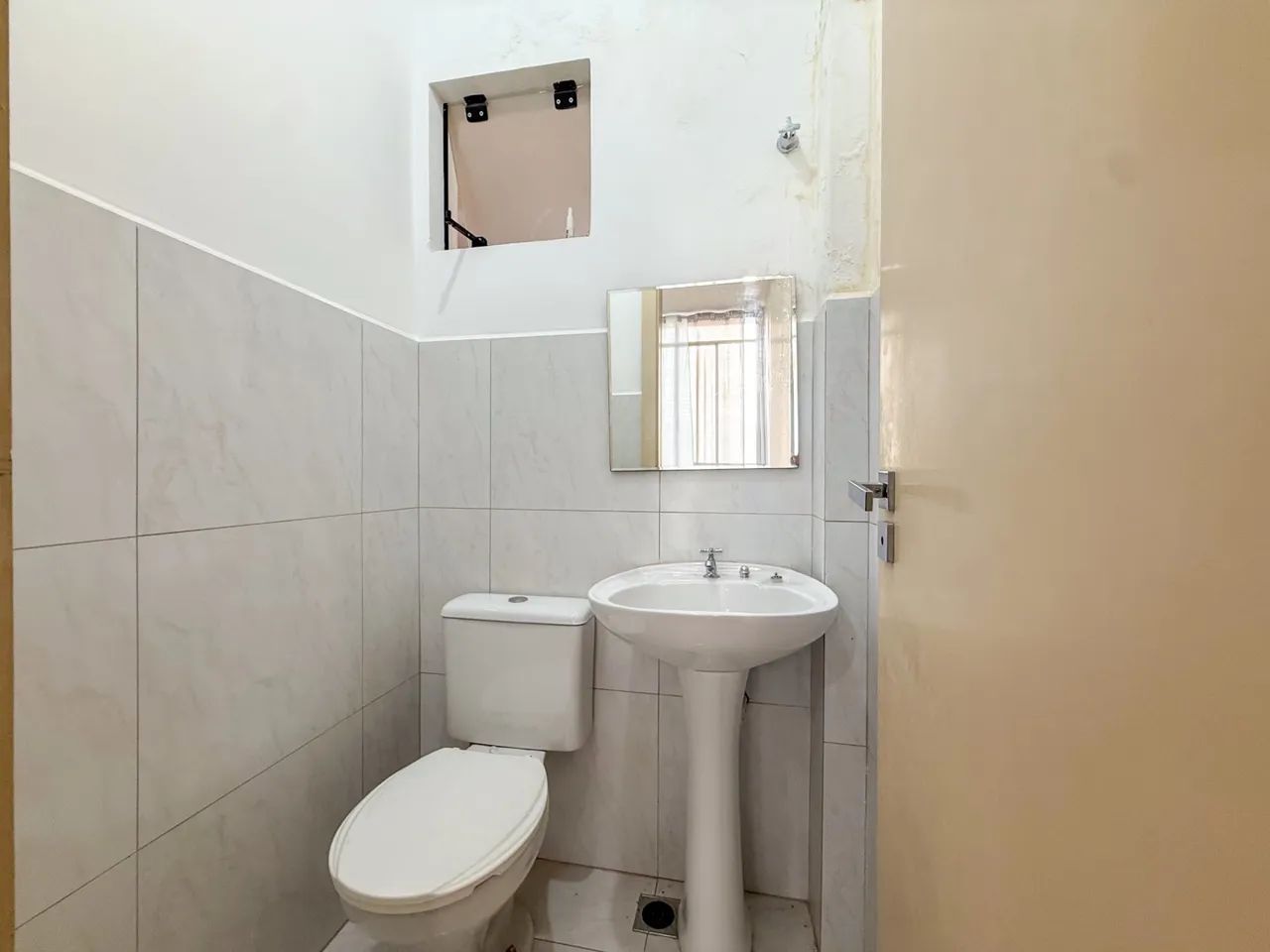 Sala comercial para alugar no Ed. Comercial Dr. Romão Sessak, Centro - Foto 8