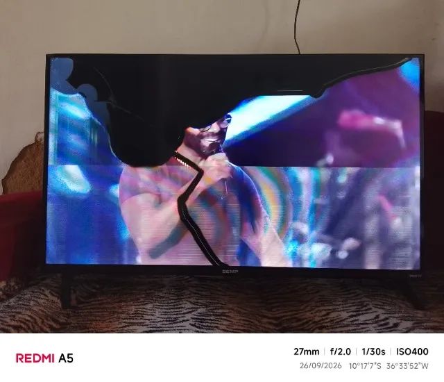 Televisão Semp Roku 32 polegadas com defeito na tela para trocar mais está funcionando  - Foto 3