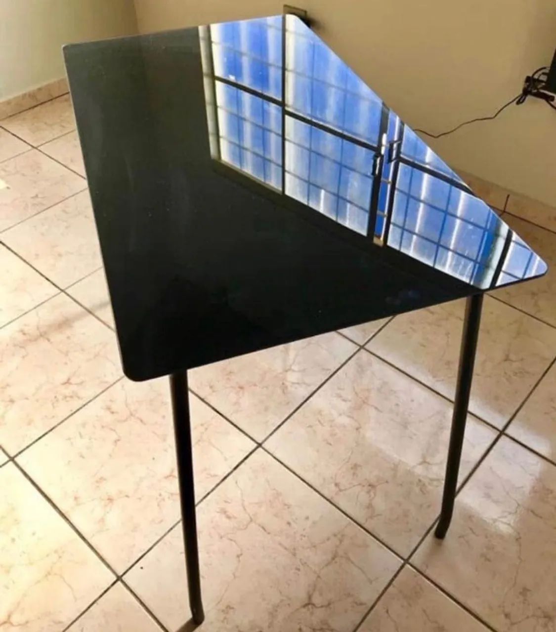 Mesa com tampo de vidro