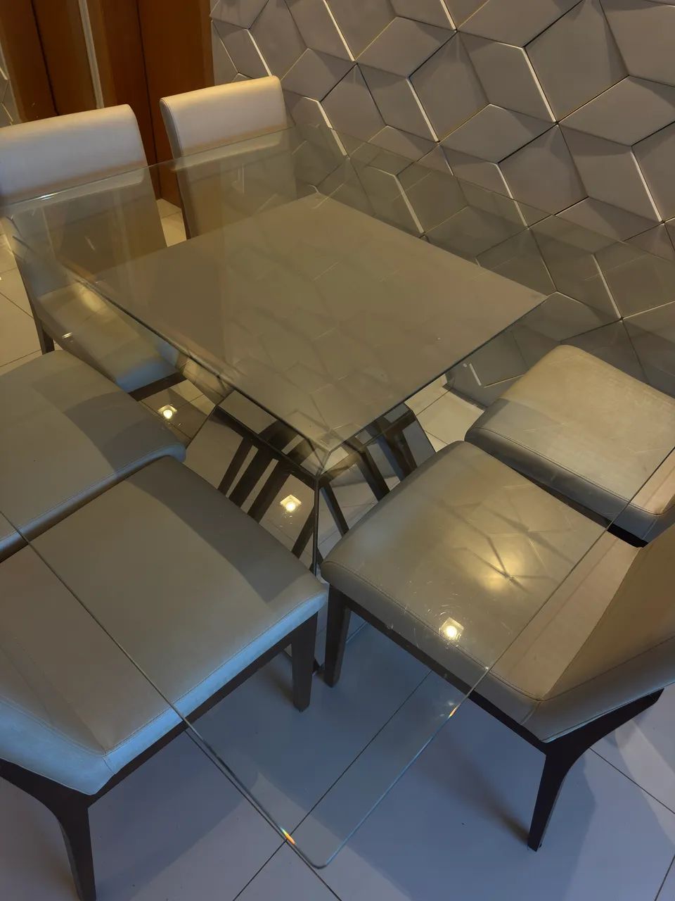Mesa de Jantar com Tampo de Vidro e 6 Cadeiras - Foto 4