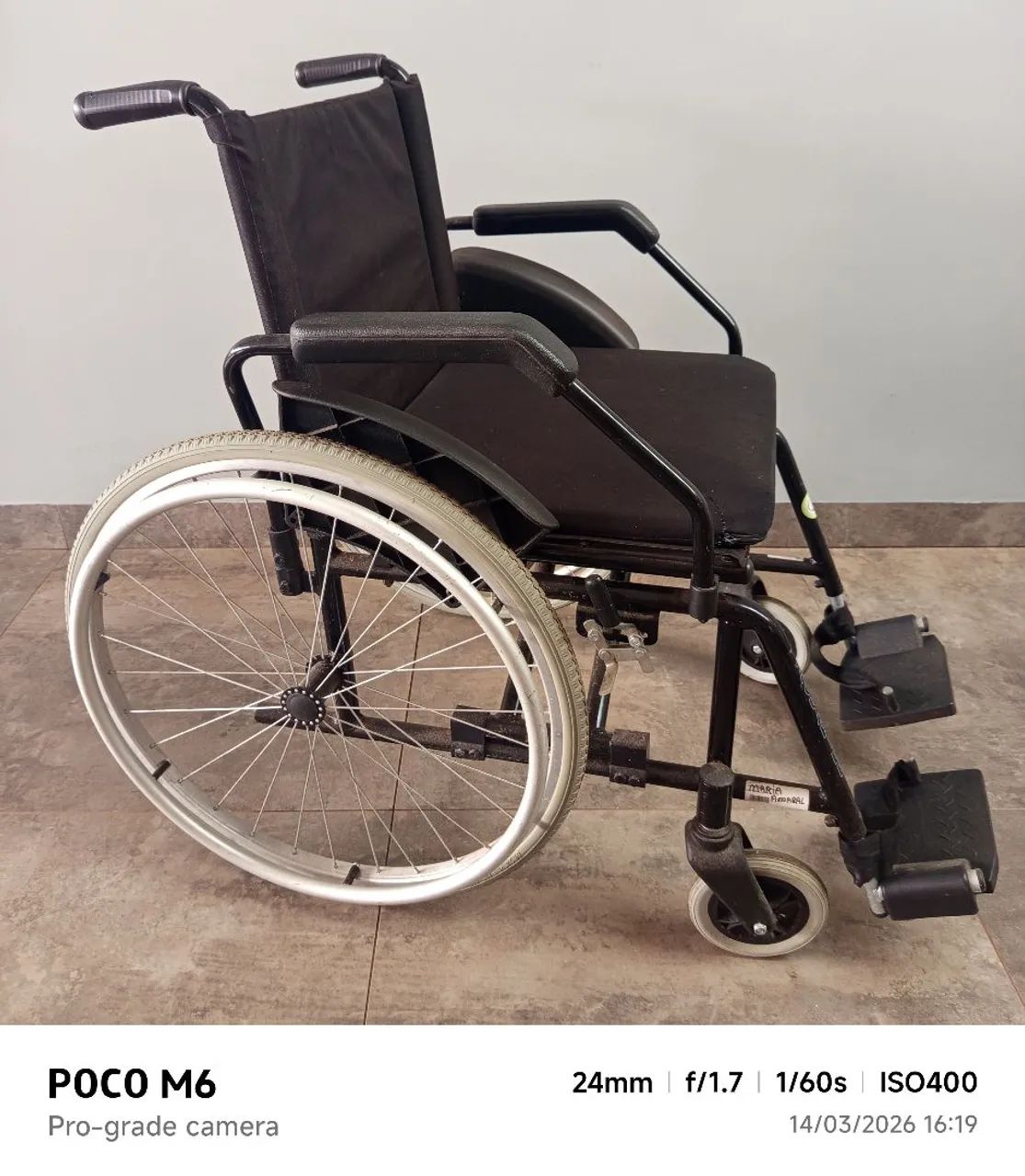 Cadeira de rodas manual dobrável 