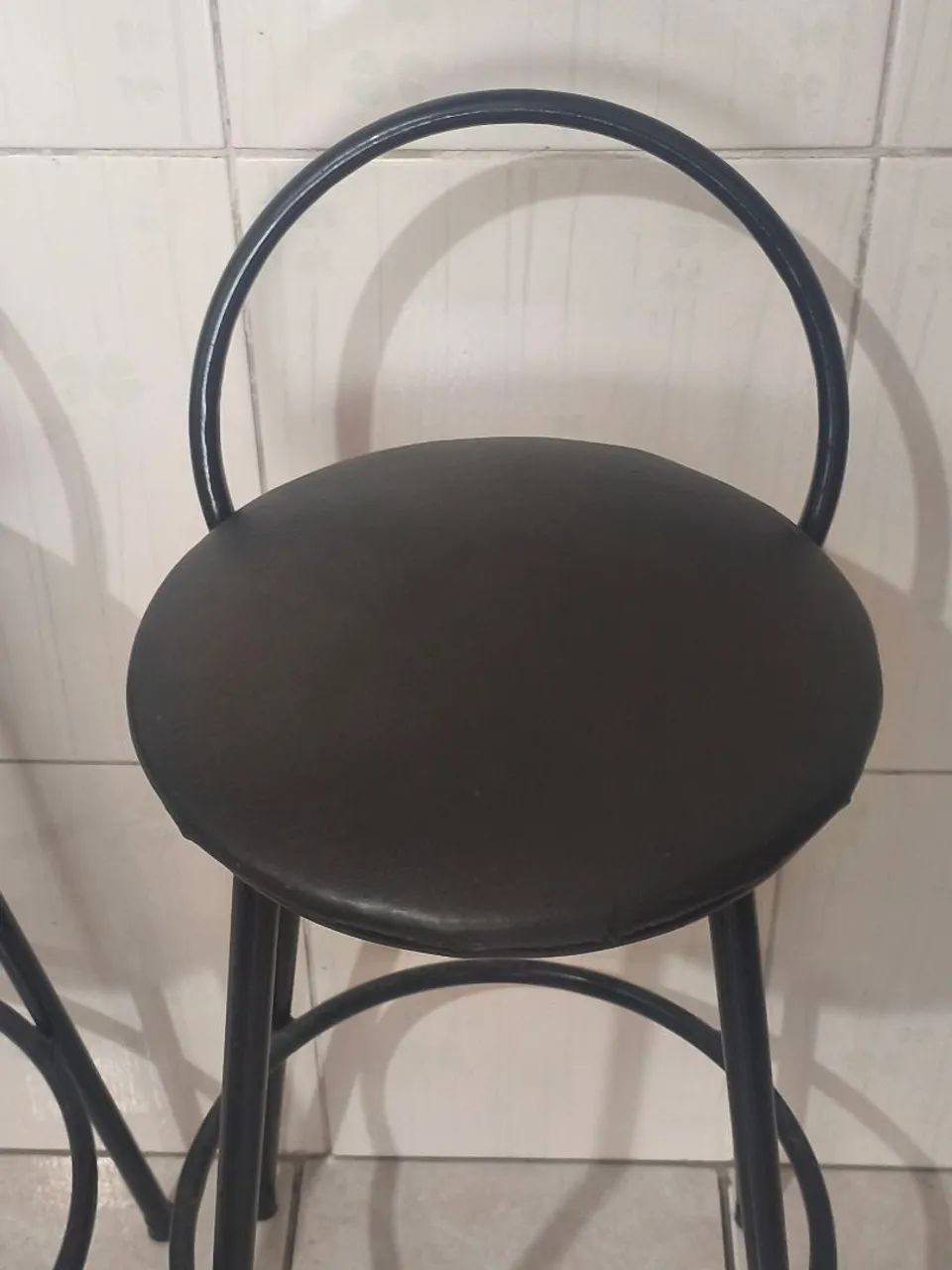 Conjunto de Duas Banquetas Pretas - Foto 3