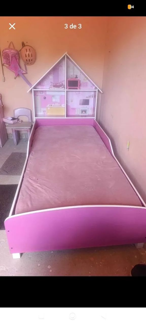 Vendo cama com colchão infantil rosa em formato de casinha 