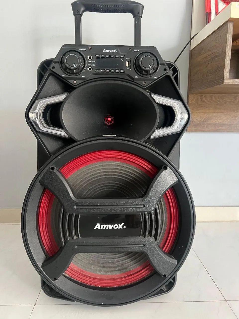 Caixa de Som Amvox com defeito 